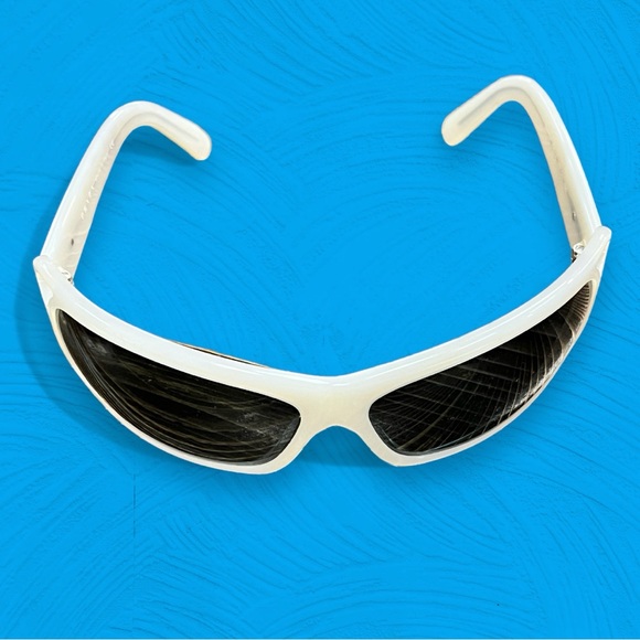 Prada 80’s Style White Sun Glasses Wrap Around w/ Case. SPR 82F - Picture 7 of 12